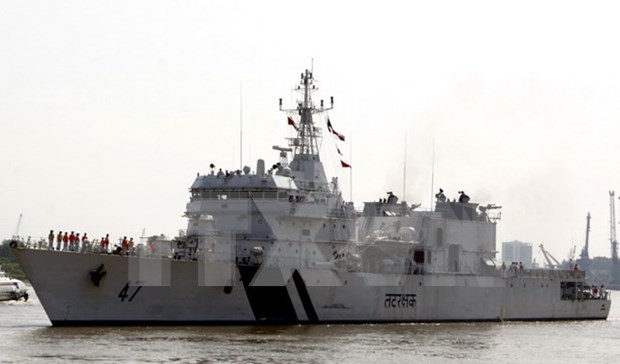 Indian coast guard ship visits Da Nang hinh anh 1