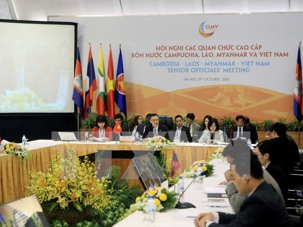 Senior officials highlight regional cooperation mechanisms hinh anh 1