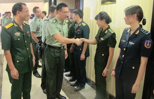 Young officers promote Vietnam – China friendship hinh anh 1