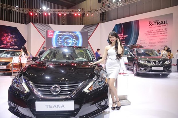 International motor show attracts nearly 128,000 visitors hinh anh 1