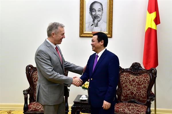 Deputy PM Vuong Dinh Hue meets US Ambassador hinh anh 1