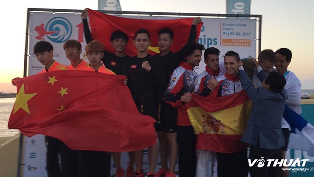 Vietnam wins three golds at world beach taekwondo hinh anh 1