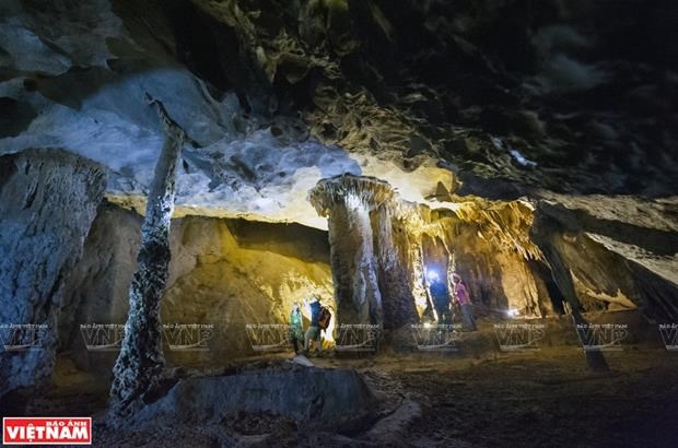A journey to explore deeper into Thien Duong Cave hinh anh 1