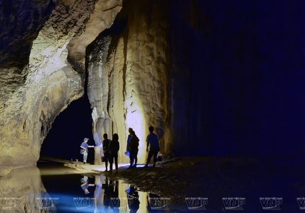 A journey to explore deeper into Thien Duong Cave hinh anh 2