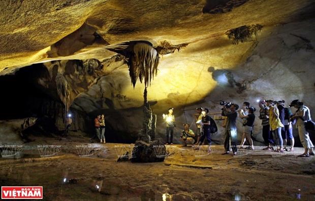A journey to explore deeper into Thien Duong Cave hinh anh 3