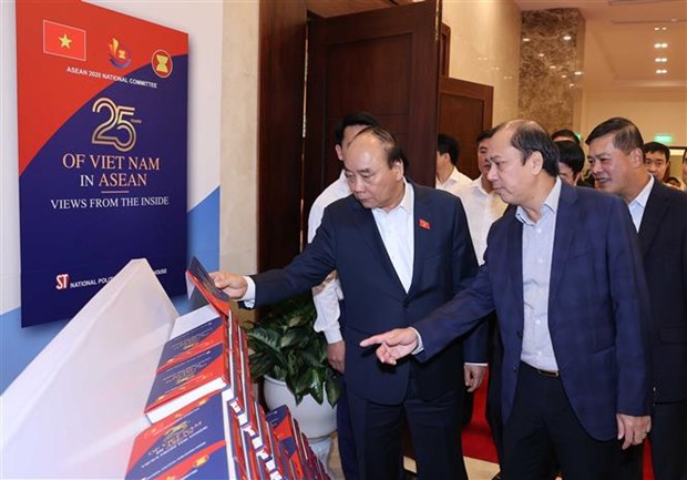 Prime Minister Nguyen Xuan Phuc to chair 37th ASEAN Summit hinh anh 1