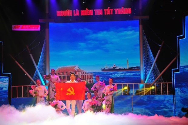 Art programme marks President Ho Chi Minh's 30-year national salvation journey hinh anh 1
