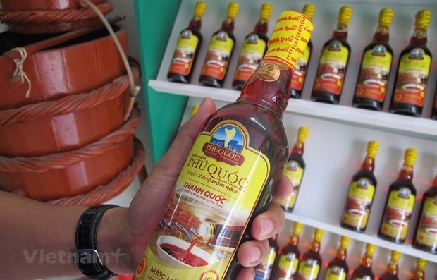 Phu Quoc works to popularise fish sauce making trade hinh anh 2