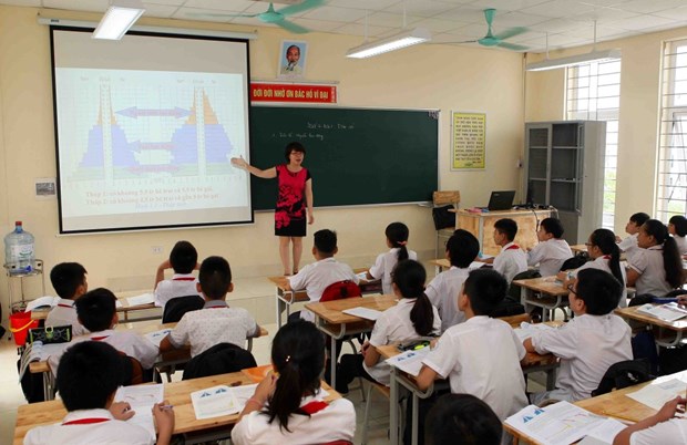 Vietnam sees great strides in illiteracy eradication, education universalisation hinh anh 4