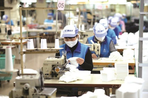 Hanoi: supporting industry firms flexibly respond to COVID-19 pandemic hinh anh 1