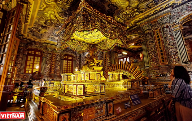 Khai Dinh mausoleum – Masterpiece of glass and terracotta in Hue hinh anh 2