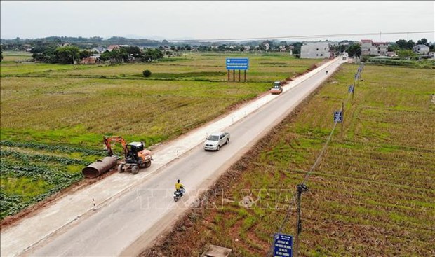 Bac Giang hastens public investment projects, industrial parks hinh anh 2