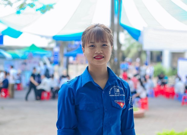 Young student devotes to Party development work in university hinh anh 2