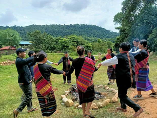 Ethnic minorities receive ecotourism training hinh anh 2