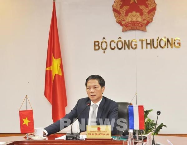 Vietnam to overcome difficulties in 2021 through solidarity: MoIT leader hinh anh 1