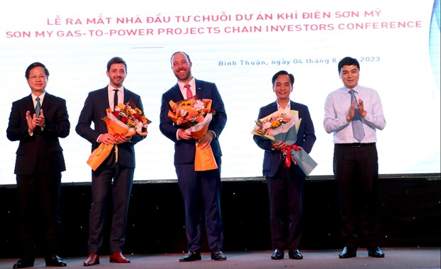 Investors of Son My gas-electricity chain projects make debut hinh anh 1