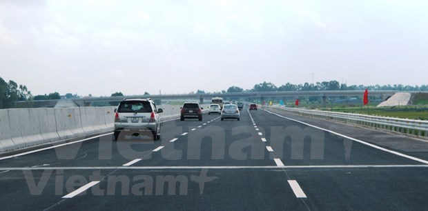 State and businesses join hands in building North-South Expressway hinh anh 2
