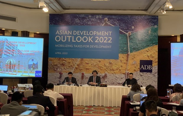 Vietnam's economy recovers strongly amid global instability: ADB hinh anh 1