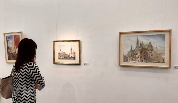 Painting exhibition featuring artworks by Polish-Vietnamese artist hinh anh 2