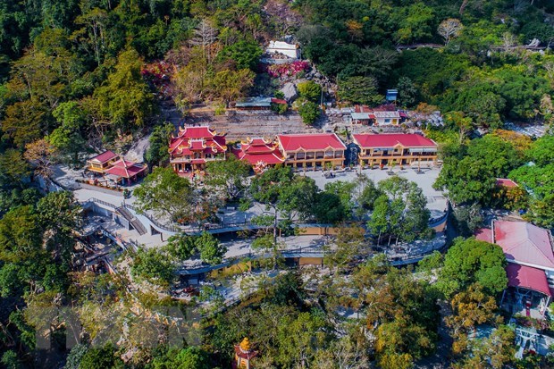 Ba Den Mountain cultural complex - an alluring pilgrimage destination hinh anh 2