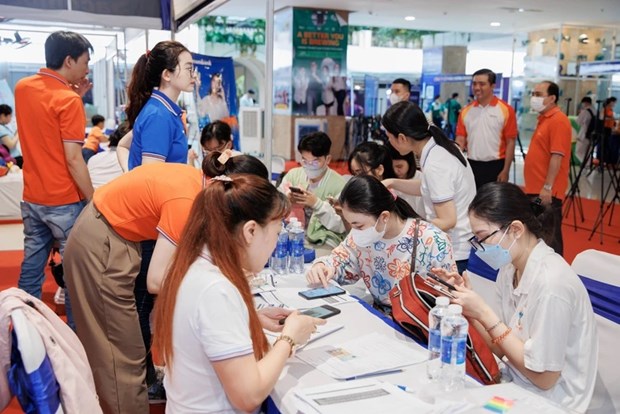 Labour market set for recovery in 2024 hinh anh 1