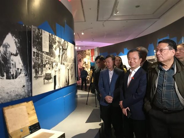 Exhibition recalls air battle in Hanoi 50 years ago hinh anh 2