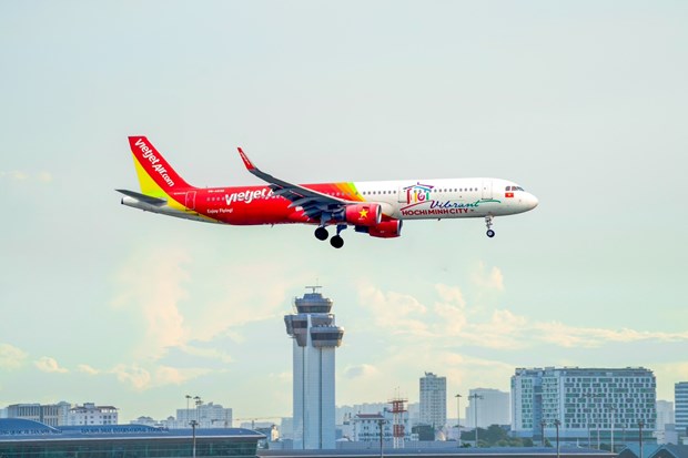 Vietjet aircraft bearing Ho Chi Minh City tourism symbol lands at Tan Son Nhat airport hinh anh 1