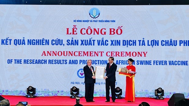 Vietnam authorizes commercial circulation of African swine fever vaccine hinh anh 2