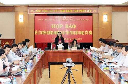 Phu Tho hosts ceremony honouring outstanding prestigious people hinh anh 1