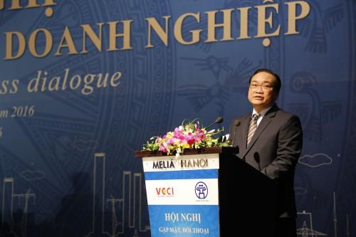 Hanoi vows to take lead in improving business climate hinh anh 1