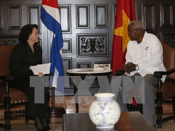 NA Chairwoman stresses solidarity with Cuba hinh anh 1