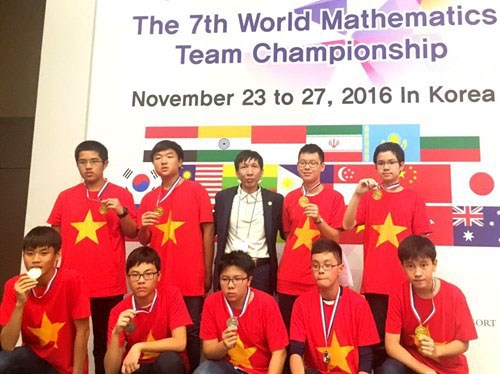 Vietnamese kids win gold at maths contest hinh anh 1