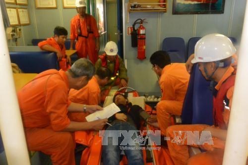 Da Nang authorities give Chinese sailor timely rescue hinh anh 1