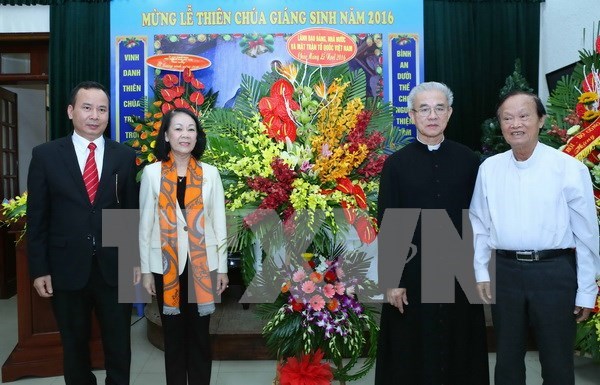 Party official extends Christmas greetings to Catholics hinh anh 1
