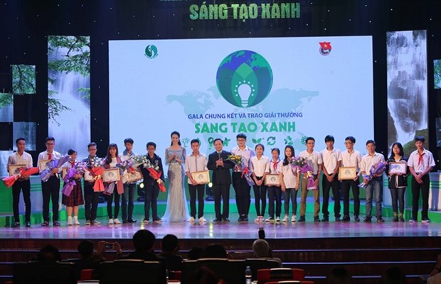 Students sweep awards at green contest hinh anh 1