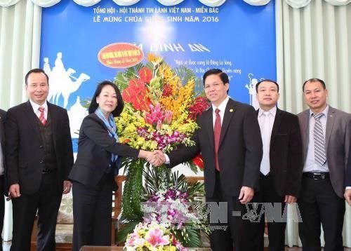 Party official pays Christmas visit to Protestant community hinh anh 1