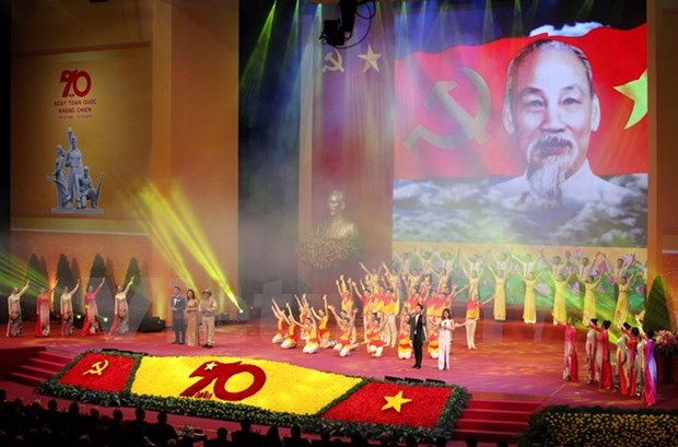 Meeting commemorates 70th anniversary of national resistance day hinh anh 1