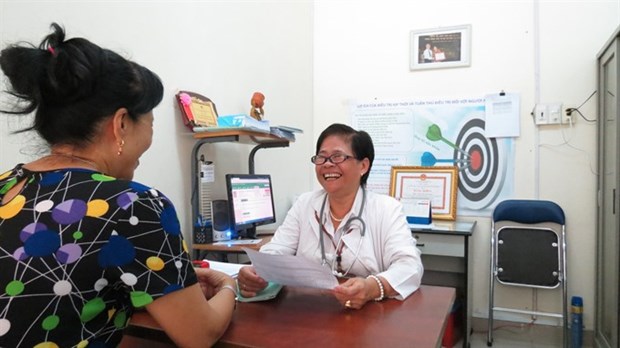 An HIV doctor’s devotion goes beyond the call hinh anh 1