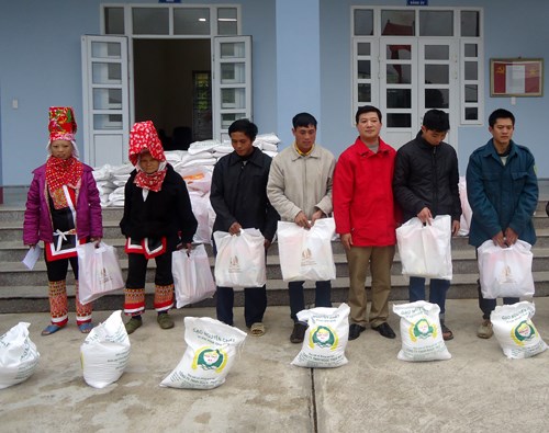Vietnam Red Cross aims at one million Tet gifts for the poor hinh anh 1