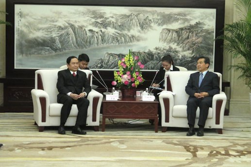 Vietnam Fatherland Front officials visit China hinh anh 1