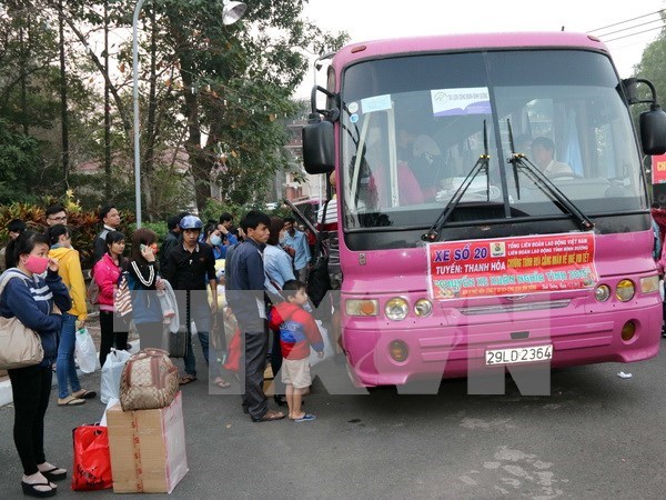 HCM City: Workers, students receive free bus tickets for Tet hinh anh 1