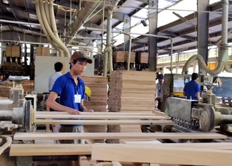 Timber, wooden furniture exports rake in 7.3 billion USD hinh anh 1