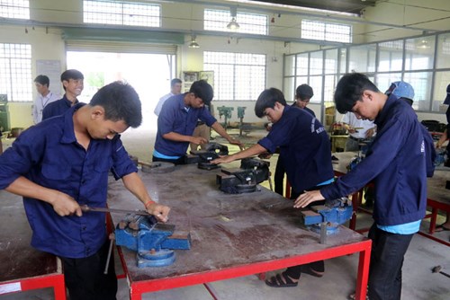 Ho Chi Minh City offers vocational training to ethnic minorities hinh anh 1