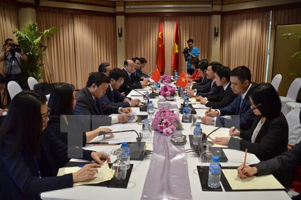 Deputy Prime Minister meets Chinese FM in Cambodia hinh anh 1