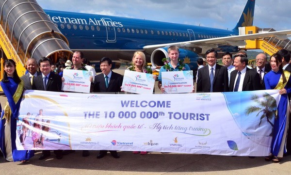 Vietnam welcomes 10 millionth foreign visitor of 2016 hinh anh 1