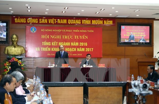 PM pledges to remove obstacle for agriculture sector hinh anh 1