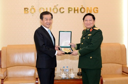 Vietnamese minister hosts Korean defence officer hinh anh 1