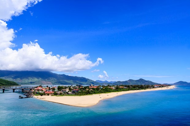 World’s most beautiful bay Lang Co looks to better serve visitors hinh anh 1