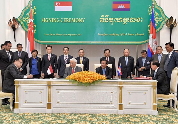 Cambodia, Singapore strengthen bilateral cooperation hinh anh 1