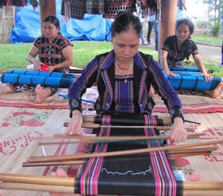 “Zeng” weaving becomes national intangible cultural heritage hinh anh 1